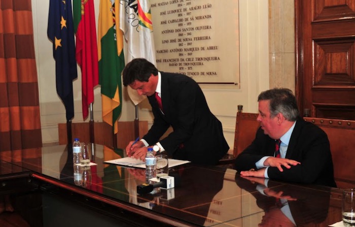 Assinatura do protocolo celebrado com a AMA (2015). Foto: CM VN Famalicão