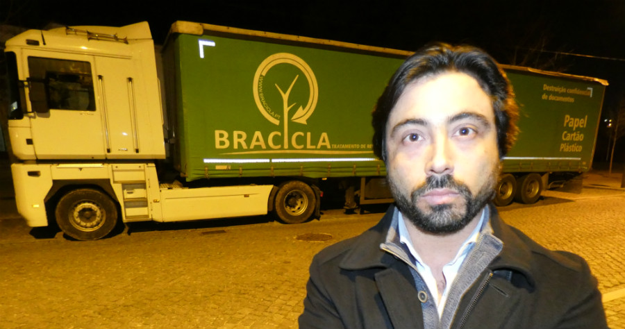 Amares. Empresa estacionou esta noite sete camiões junto à Câmara
