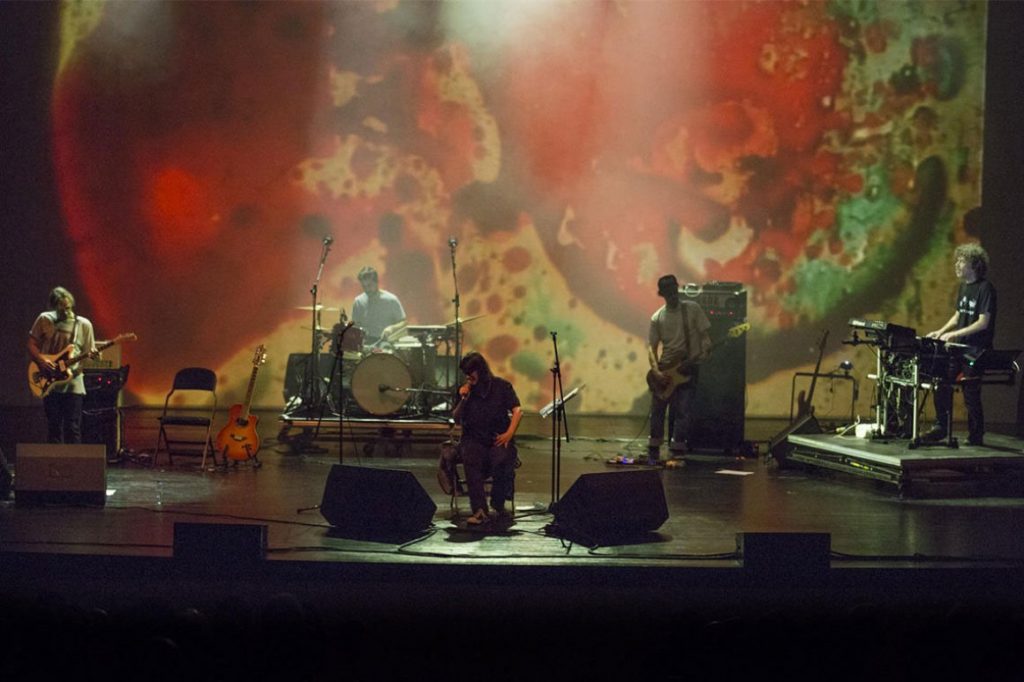 Três tristes tigres, boogarins, norberto lobo e três meses de triciclo