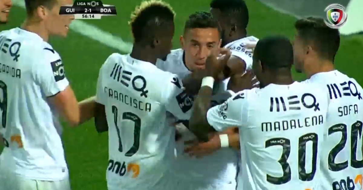 Vitória ganha com golos de "ana", "inês" e "maria". Contra o boavista e contra a violência doméstica