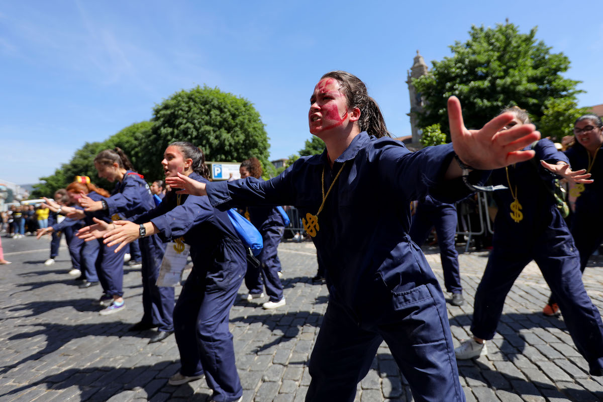 Cortejo académico levou milhares de estudantes às ruas de braga - imagens