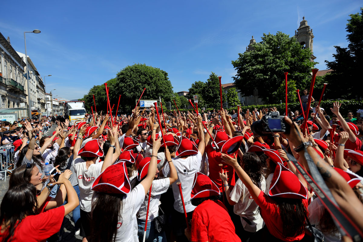 Cortejo académico levou milhares de estudantes às ruas de braga - imagens
