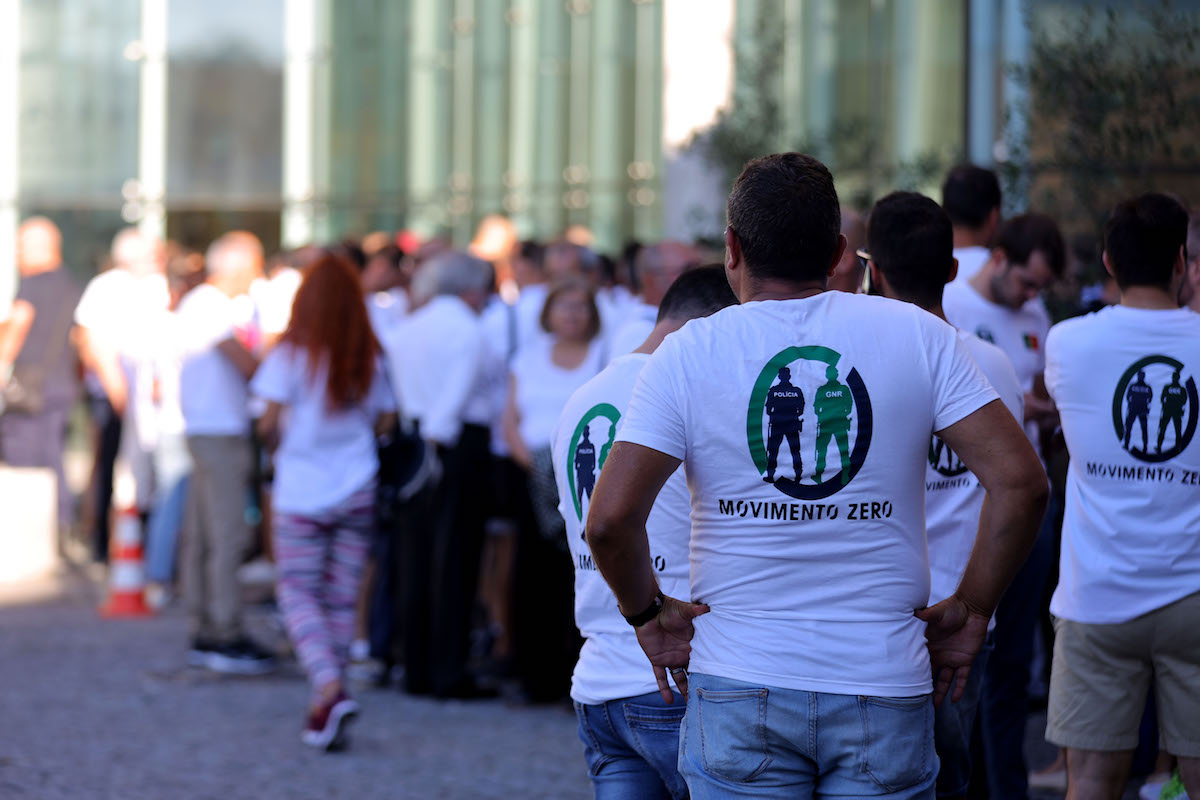 Silêncio ensurdecedor do descontentamento das forças de segurança à porta do hospital de braga