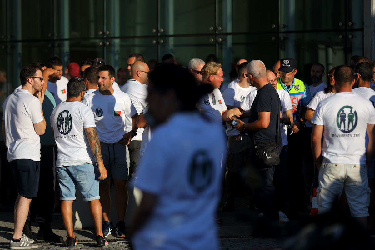 Silêncio ensurdecedor do descontentamento das forças de segurança à porta do hospital de braga