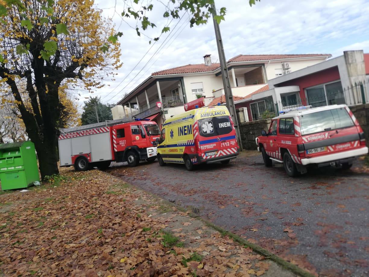 Vila verde: incêndio em restaurante interrompe almoço e mobiliza vários meios 6 Vila verde: incêndio em restaurante interrompe almoço e mobiliza vários meios