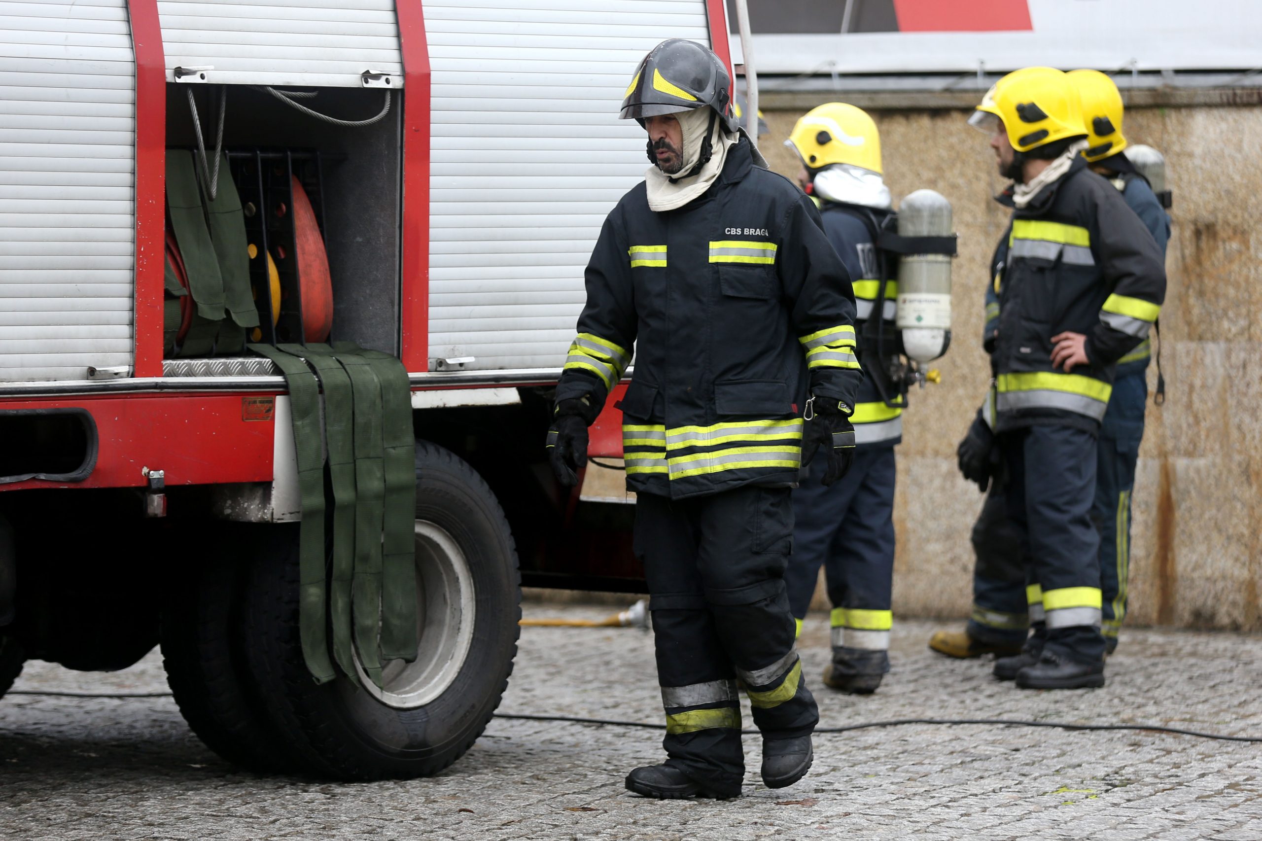 Bmw x5 destruído por incêndio em braga 6 Bmw x5 destruído por incêndio em braga