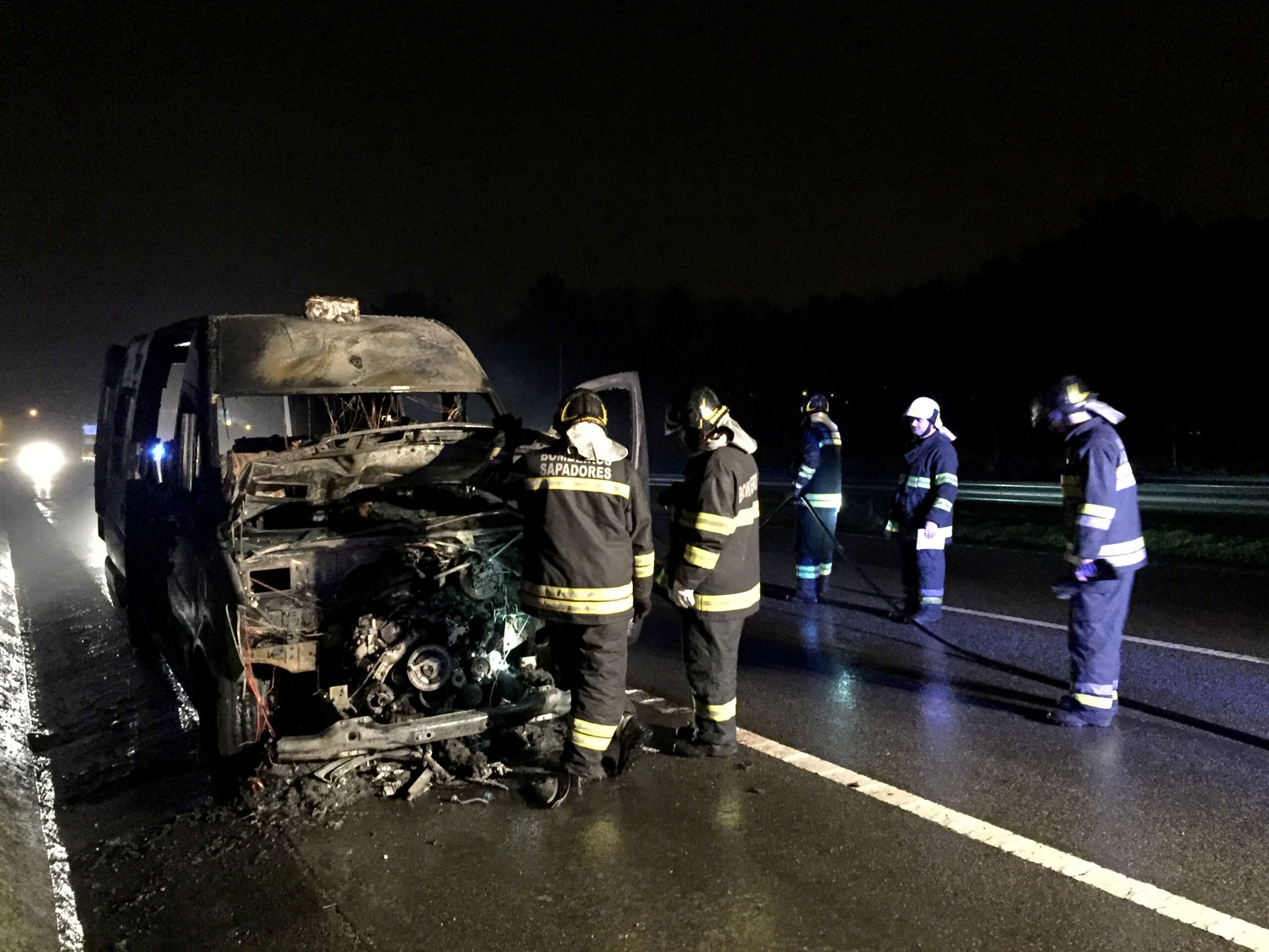 Carrinha arde e faz um ferido em braga 8 Carrinha arde e faz um ferido em braga