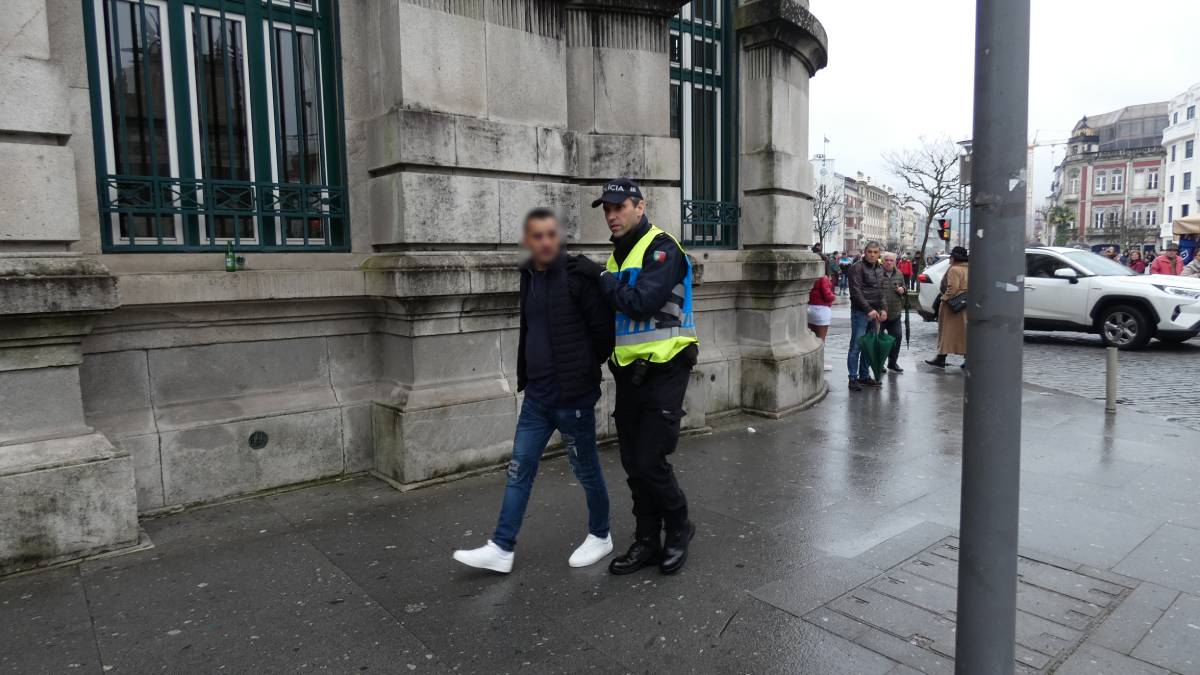 Dois detidos e um identificado por venda de droga a adeptos do rangers em braga
