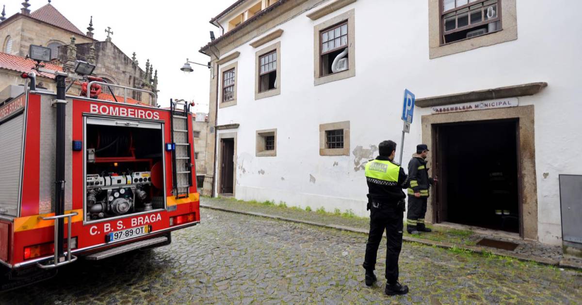 Secador provoca incêndio na casa de banho da assembleia municipal de braga