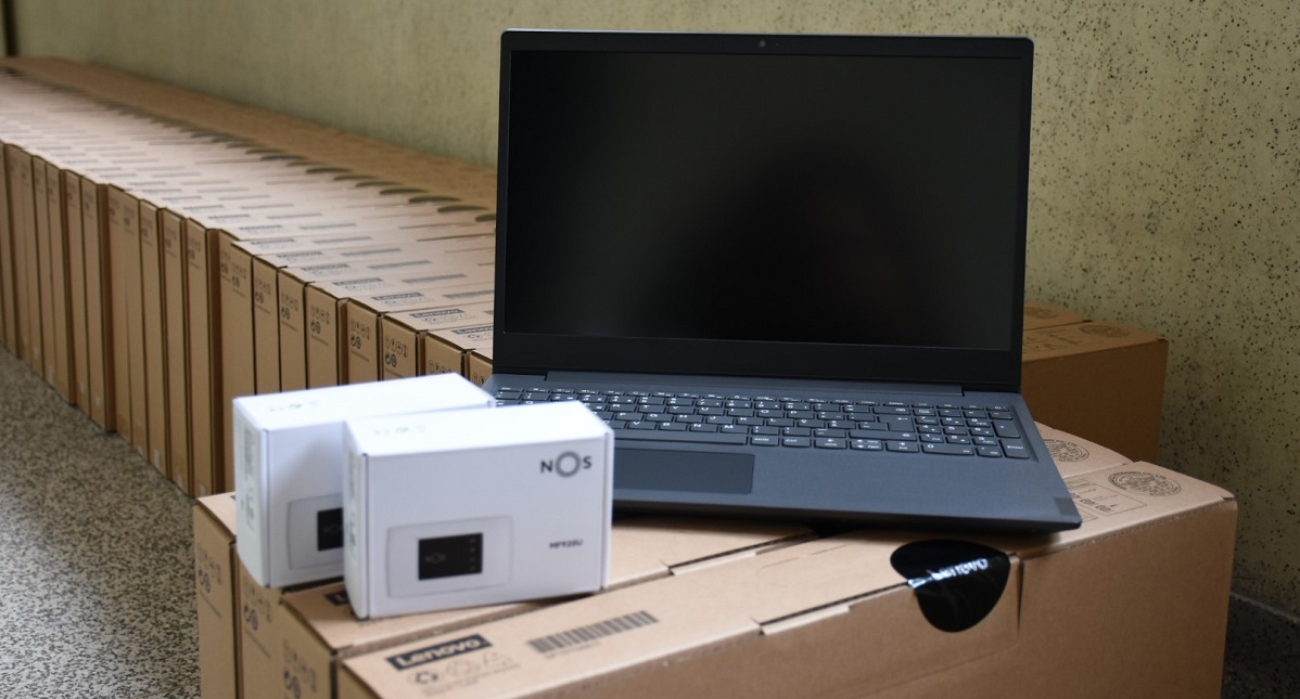 Famalicão disponibliza 400 computadores e 'tablets' a alunos