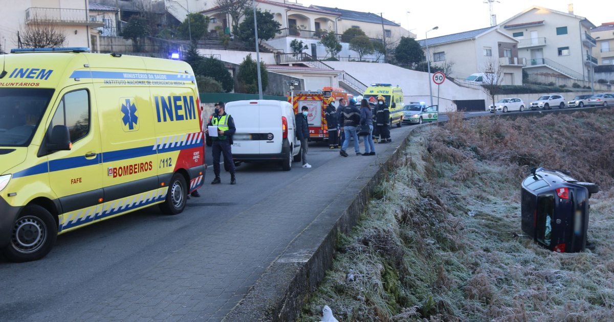 Gelo na estrada provoca aparatoso despiste em fafe