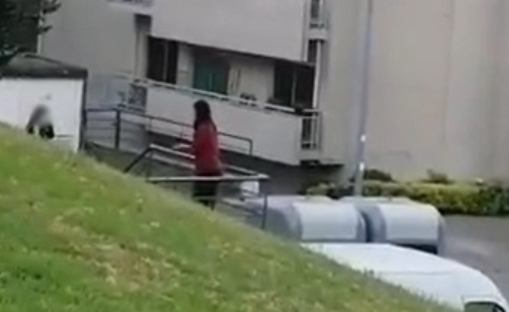 Transsexual alvo da fúria popular em braga estaria a exibir-se seminu 6 Transsexual alvo da fúria popular em braga estaria a exibir-se seminu