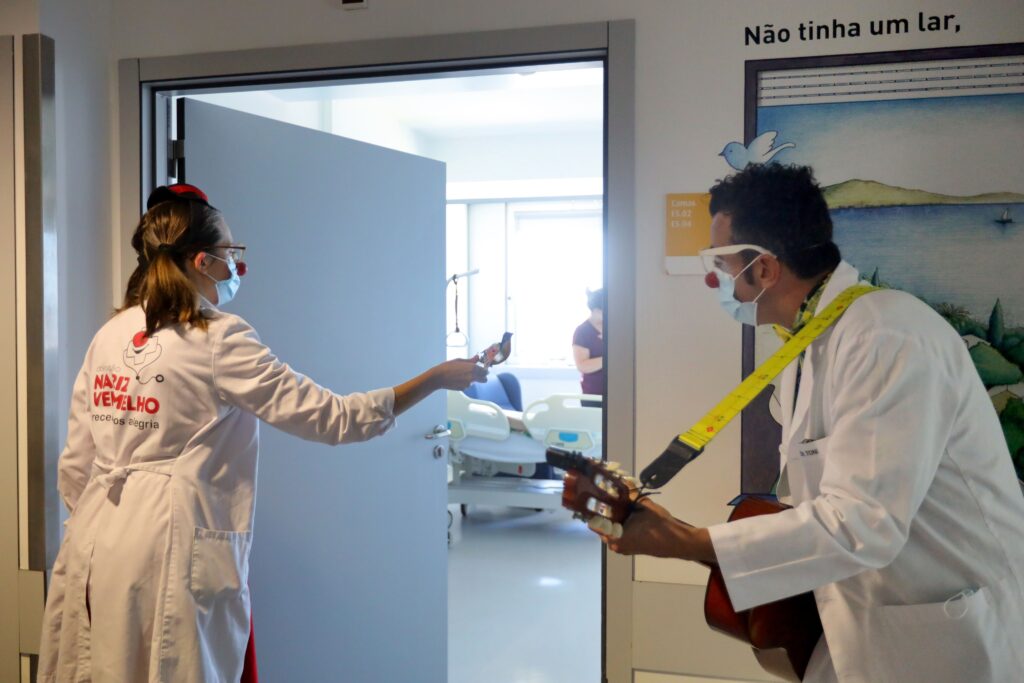 "doutores palhaços" regressaram ao hospital de braga após dois anos de afastamento 11 "doutores palhaços" regressaram ao hospital de braga após dois anos de afastamento