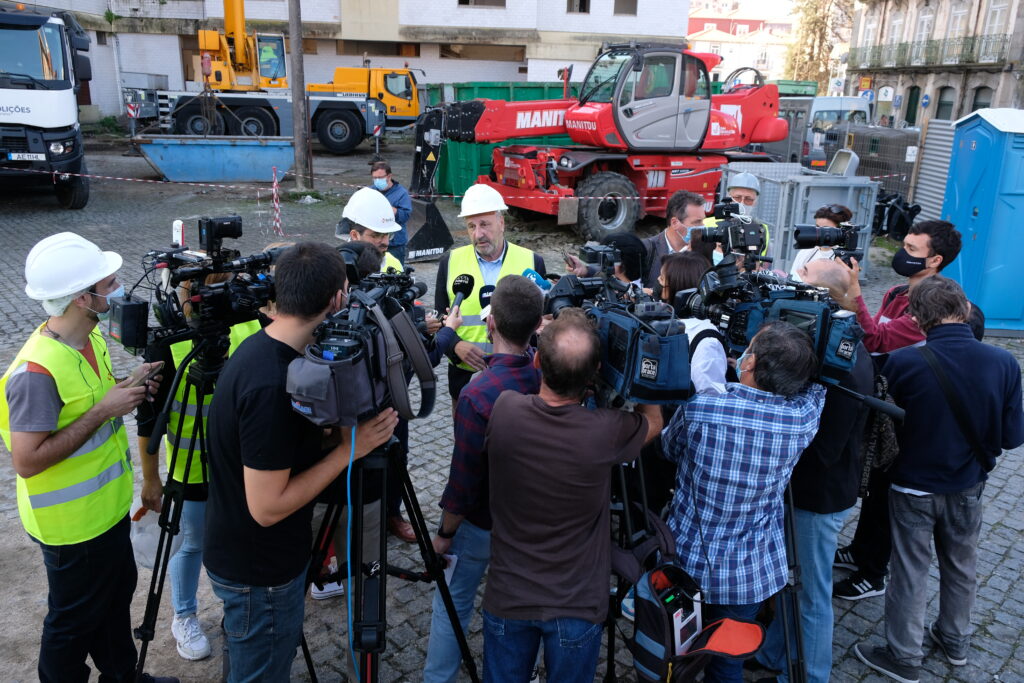 Máquina tritura 15 mil toneladas de materiais do prédio coutinho em viana 32 Máquina tritura 15 mil toneladas de materiais do prédio coutinho em viana