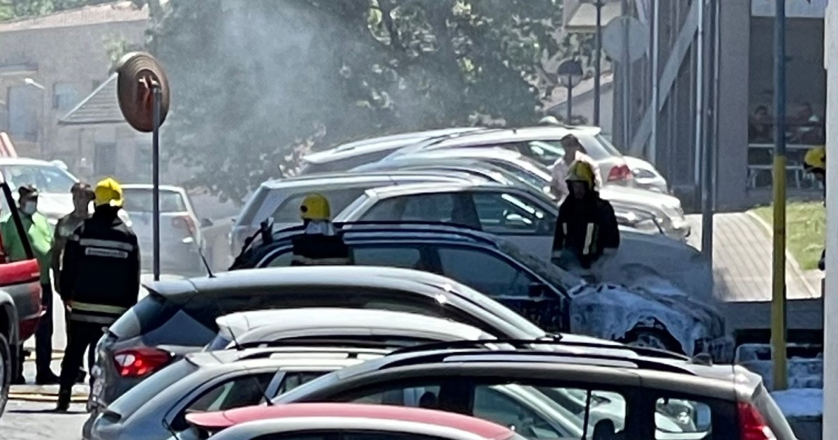Carro incendeia-se em vieira do minho
