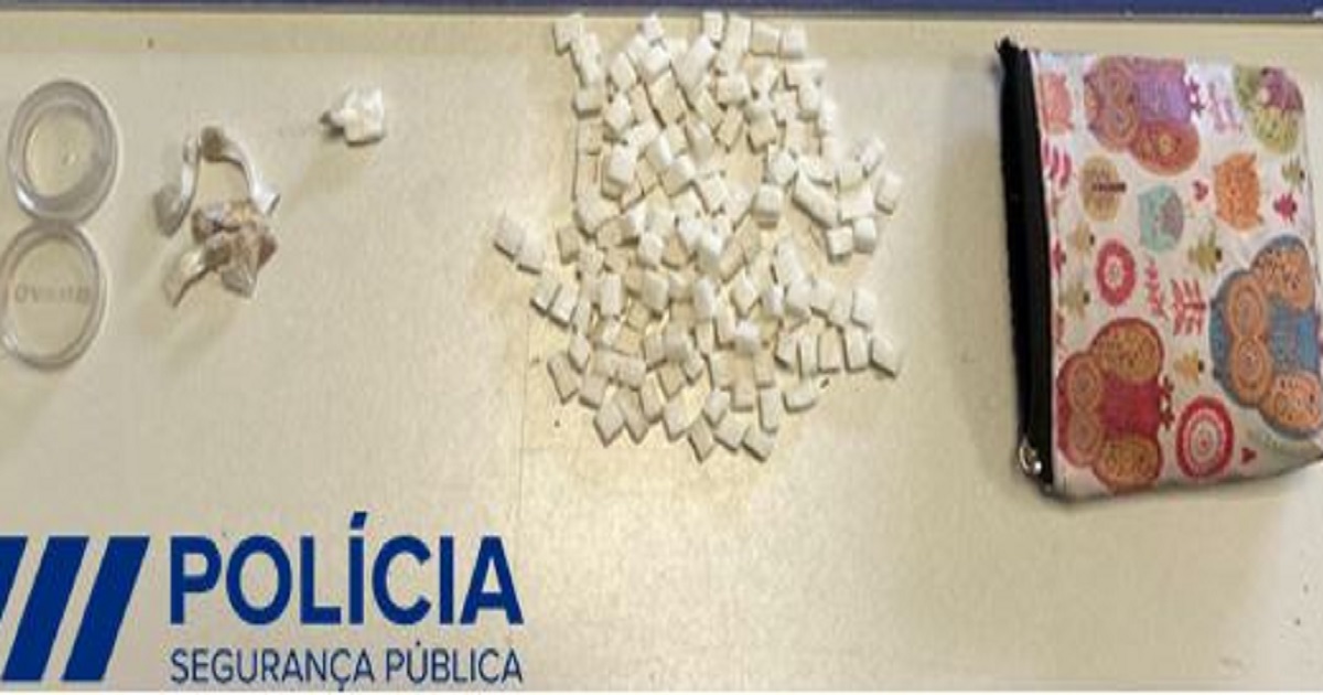 Dupla de braga apanhada com mais de 200 doses de cocaína e heroína no porto