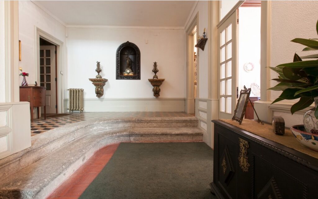 Braga: icónica casa senhorial no bom jesus à venda por 4 milhões de euros