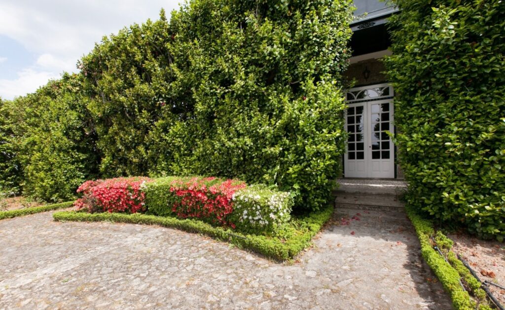Braga: icónica casa senhorial no bom jesus à venda por 4 milhões de euros