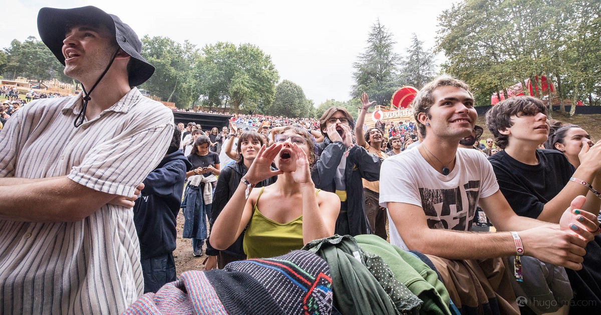 Paredes de coura começa debaixo de chuva. "esteja sol ou a chover é sempre um couraíso”