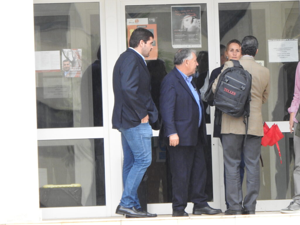 Milionários de braga continuam 'de costas voltadas': névoa pede 291 mil euros a rodrigues, mas este diz que nada há a pagar 7 Milionários de braga continuam 'de costas voltadas': névoa pede 291 mil euros a rodrigues, mas este diz que nada há a pagar