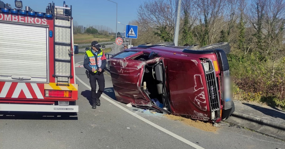 Ferido grave após violenta colisão em braga