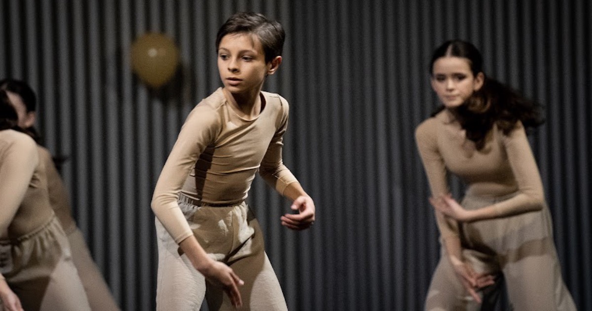 Talentoso bailarino de braga dança para pagar despesas da ida a final de concurso nos estados unidos