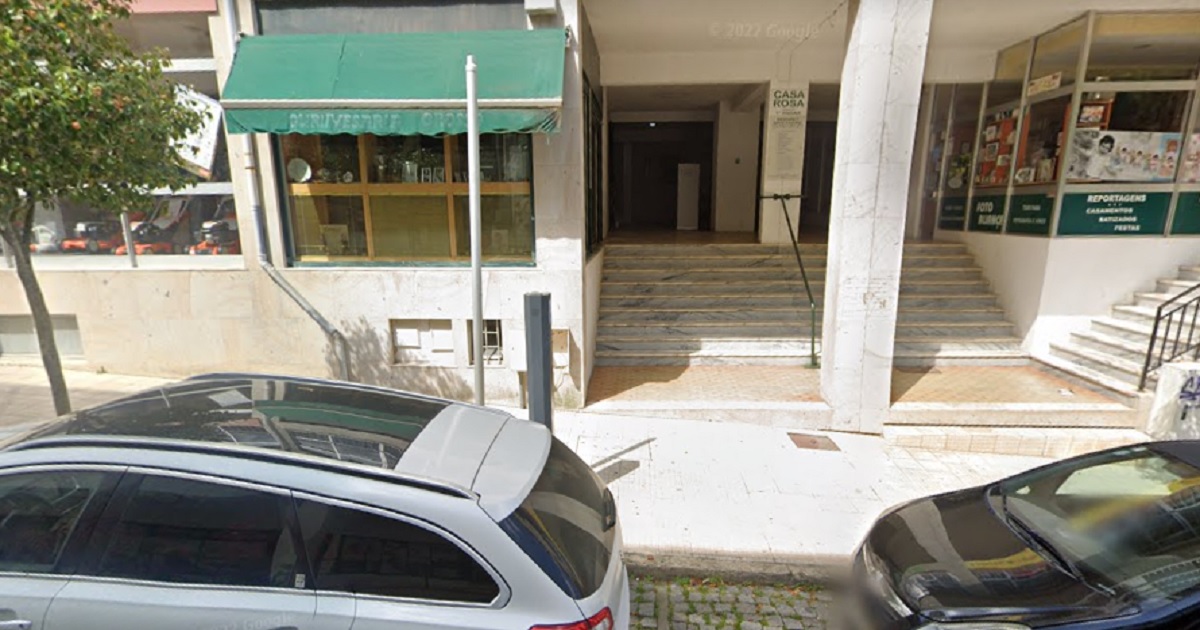 Assaltam ourivesaria em monção, agridem o dono e ainda batem em carro na fuga