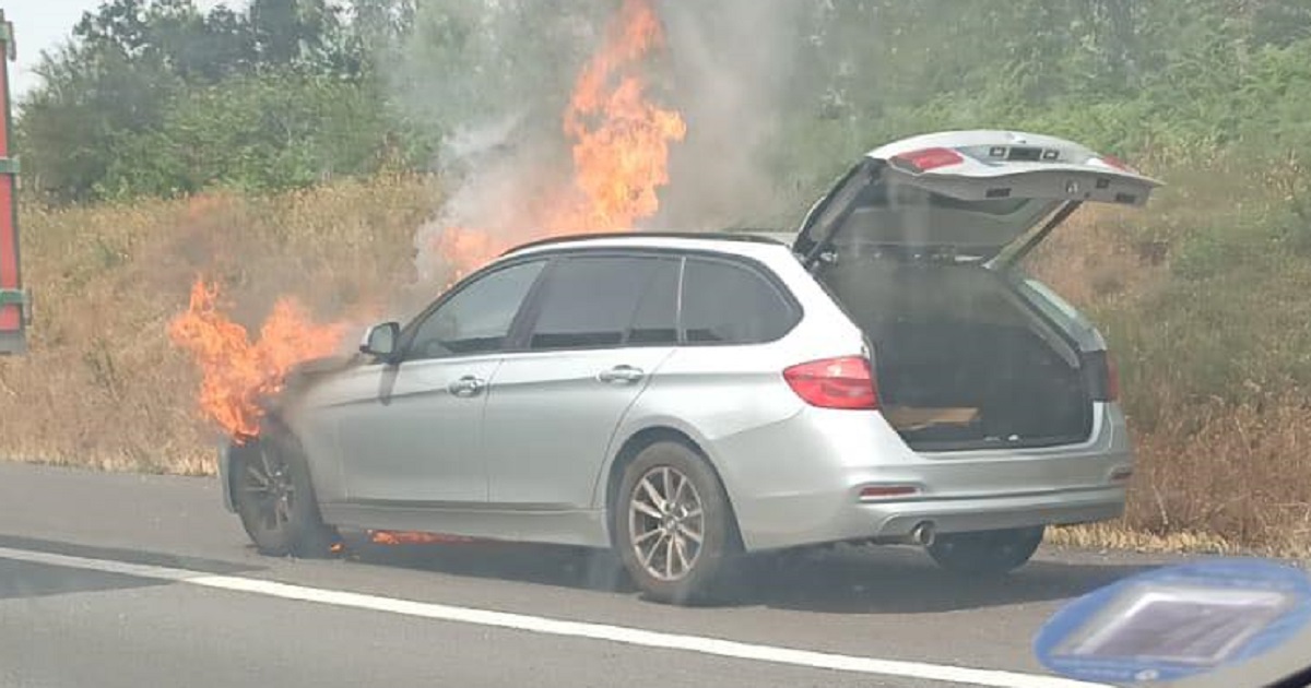 Bmw incendeia-se na a28