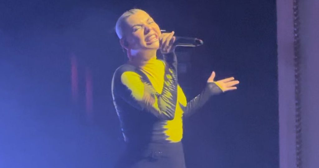 Nomeada ao grammy latino encerra digressão europeia no theatro circo de braga: "muito chique" 6 Nomeada ao grammy latino encerra digressão europeia no theatro circo de braga: "muito chique"