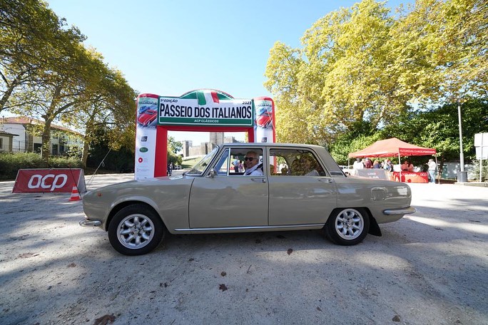 Dezenas de automóveis clássicos passearam pelo minho