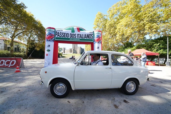 Dezenas de automóveis clássicos passearam pelo minho