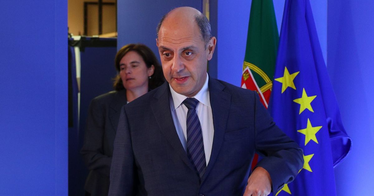 Ministro da saúde espera abrandamento dos picos nos hospitais só em janeiro