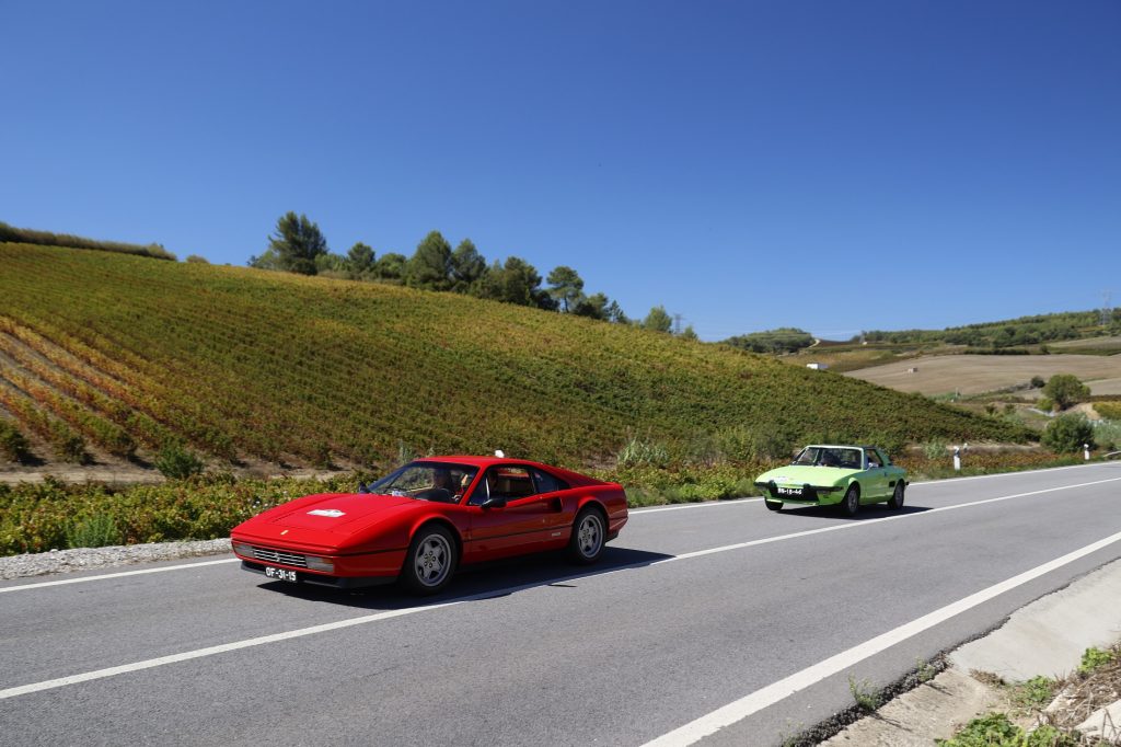 Dezenas de automóveis clássicos passearam pelo minho
