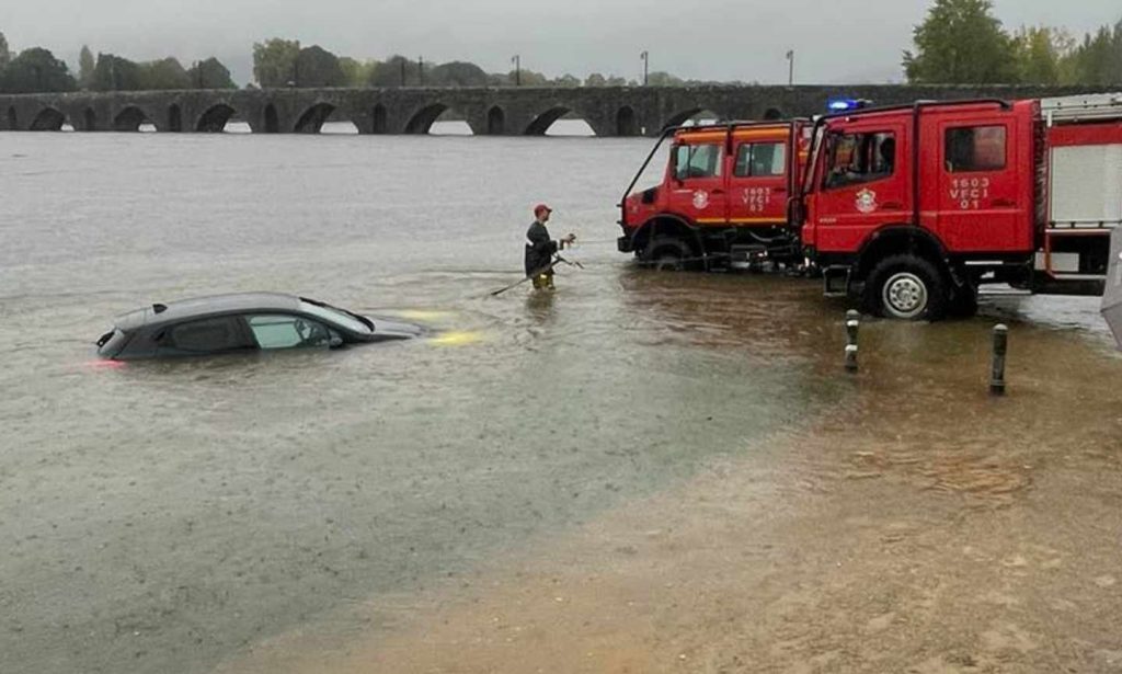 Carros submersos em ponte de lima 6 Carros submersos em ponte de lima
