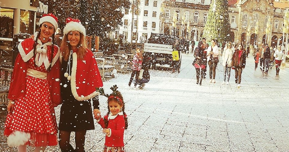Neve artificial e algodão doce no bananeiro para crianças de braga