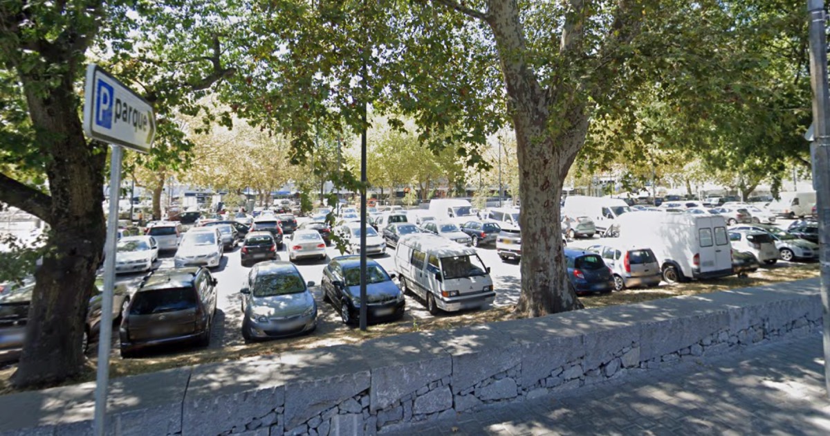 Novo parque no centro de famalicão com 15 minutos para estacionar de graça