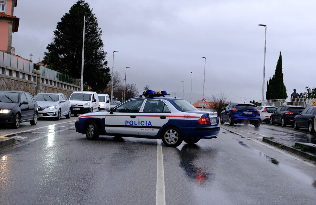 Mulher ferida em colisão entre autocarro e automóvel que fechou túnel em viana por três horas 7 Mulher ferida em colisão entre autocarro e automóvel que fechou túnel em viana por três horas
