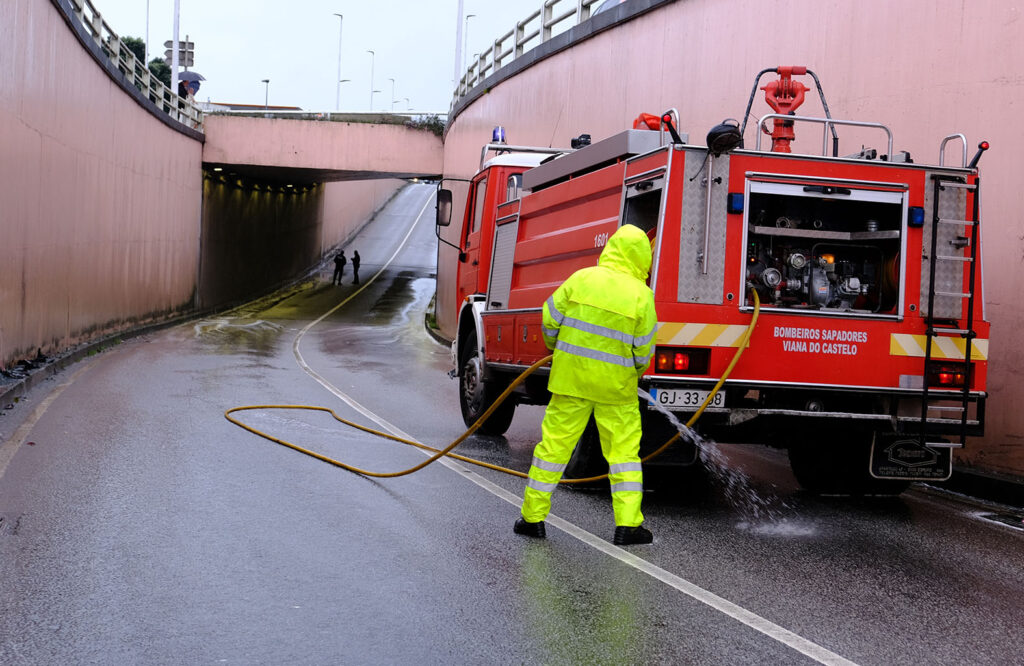 Mulher ferida em colisão entre autocarro e automóvel que fechou túnel em viana por três horas 8 Mulher ferida em colisão entre autocarro e automóvel que fechou túnel em viana por três horas