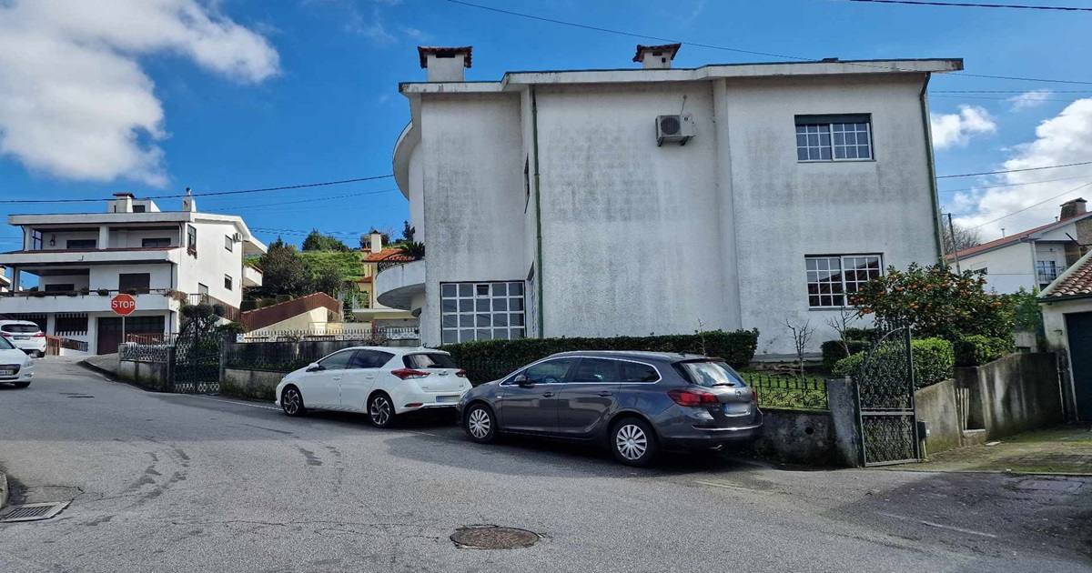 Encapuzados tentam roubar saco de dinheiro a empresário à porta de casa em fafe