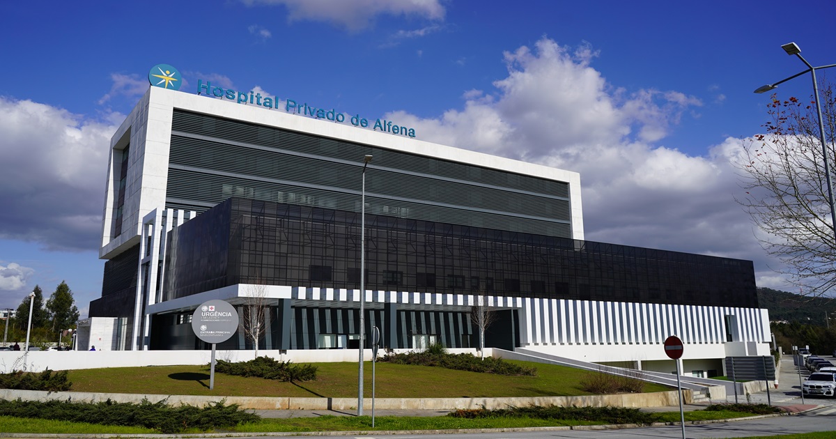 Este hospital privado foi requalificado e a fachada tem 'dedo' de uma empresa de braga
