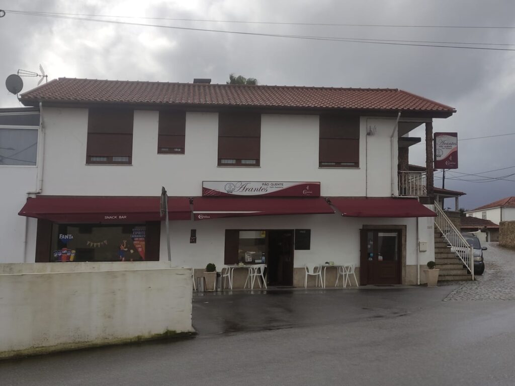 Cena "de filme" em barcelos: assaltam café mas são perseguidos pelo dono e acabam no hospital 6 Cena "de filme" em barcelos: assaltam café mas são perseguidos pelo dono e acabam no hospital