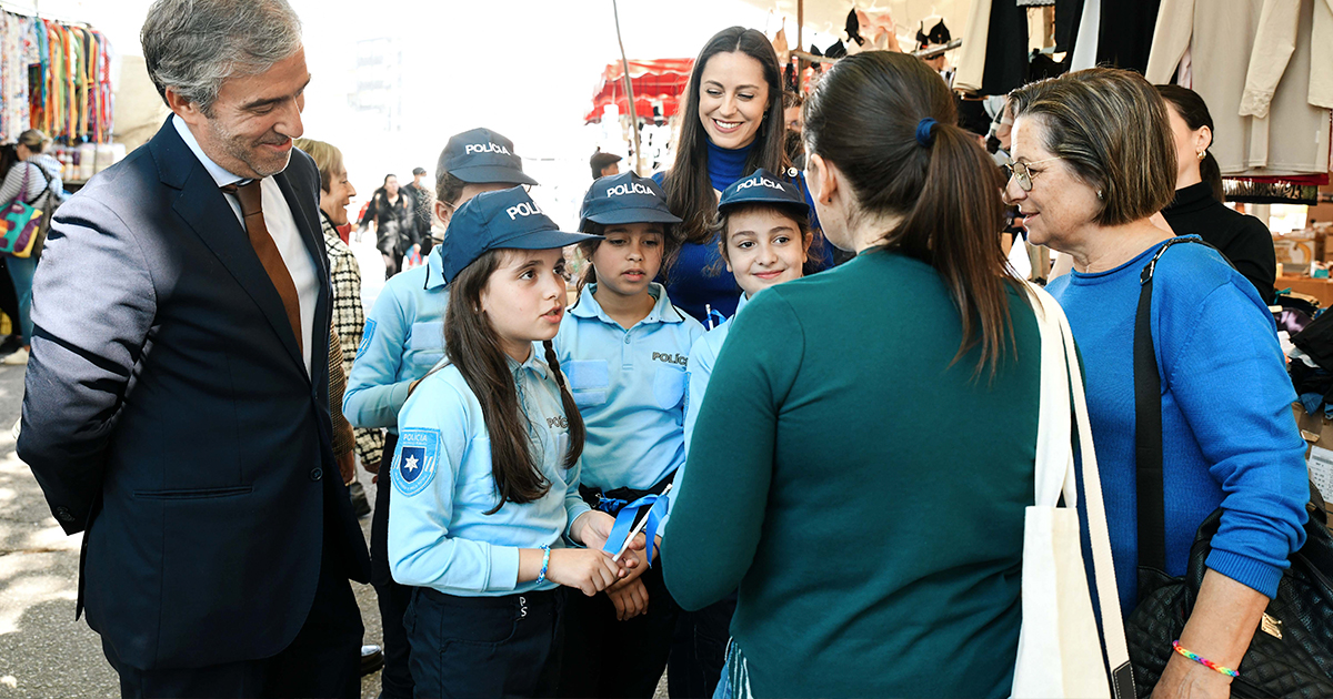 Crianças de famalicão vestiram-se de polícia para alertar para os maus tratos infantis