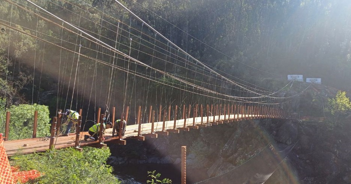 Em breve já vai poder andar nesta ponte de arame com quase 100 anos que liga o minho ao distrito do porto