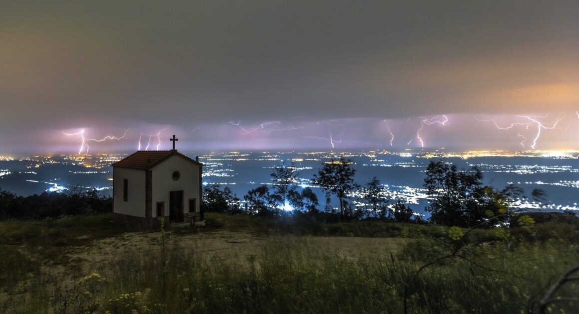 Cinquenta mil descargas elétricas em portugal nas últimas 24 horas