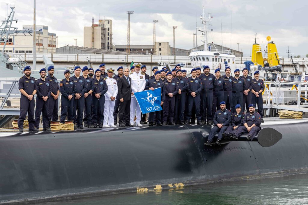 Ministro de famalicão dormiu no submarino português que fez história no ártico