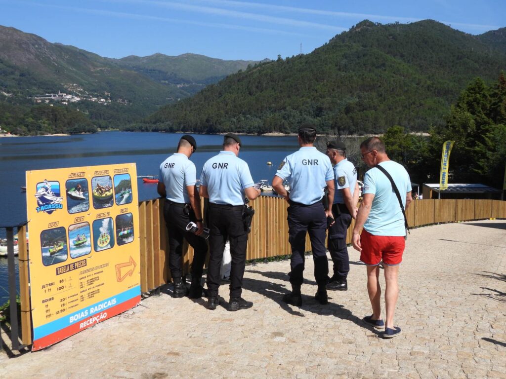 Gnr na albufeira da caniçada a prevenir afogamentos de crianças 10 Gnr na albufeira da caniçada a prevenir afogamentos de crianças