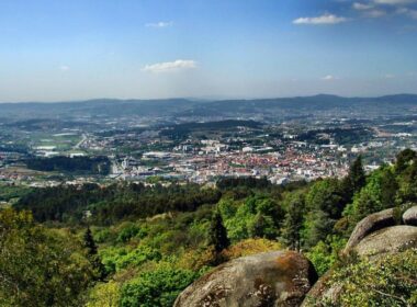 Guimarães: homem em estado grave após queda na penha