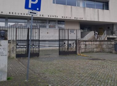 Vandalizam escola em viana e furtam telemóvel