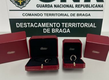 Braga: encomenda pulseira e anel de ouro 'online' e diz que caixas vinham vazias para ficar com o dinheiro
