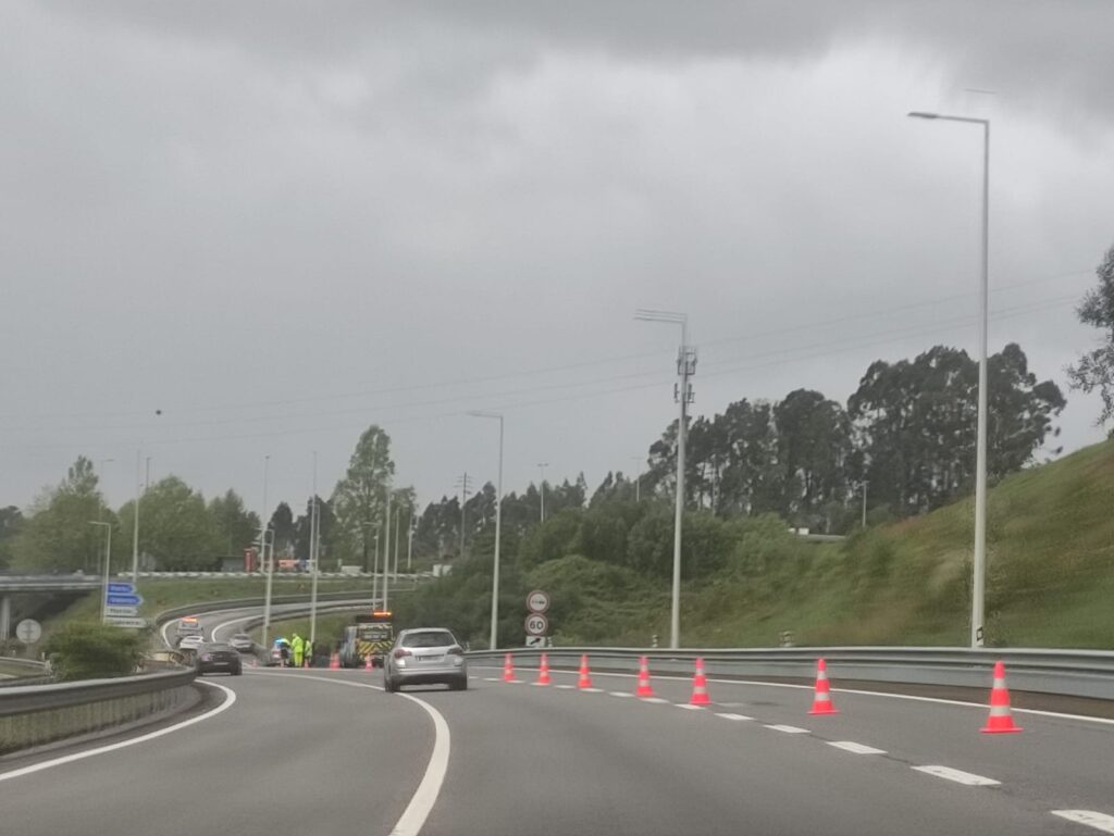 Braga: acidente com três carros na a11 corta saída para martim 7 Braga: acidente com três carros na a11 corta saída para martim